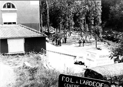 1956/1957Acquisition du Mas de l’Artaude au Pradet dans le Var – organisation de la première colonie au Mas et lancement du scientibus.