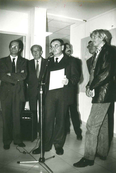 1992Le 21 novembre, inauguration du nouveau siège fédéral, boulevard de la Chaumette à Privas, en présence de Jean Ferrat.