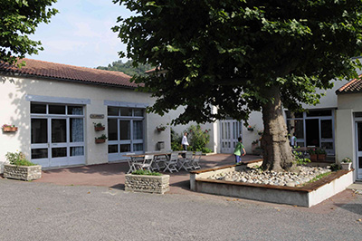 2000Location (bail de 20 ans) du centre Les Portes de l’Ardèche à Meyras qui connait une rénovation complète.